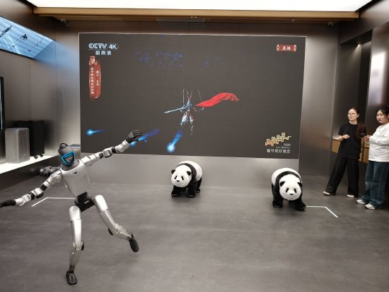 宇树科技全国首家直营店开业，现场陈列多款明星产品
