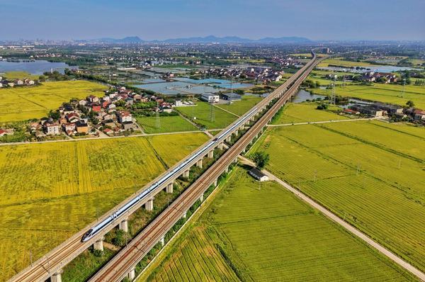 长三角铁路今日预计发送400万人次 增开旅客列车132列